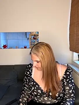 Katherine Leyla online show from November 26, 2025, 9:20 am