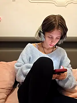 Little evil00 online show from October 4, 2025, 8:10 pm