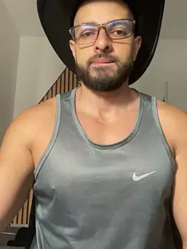 Snapshot of magnumchris chatting on February 19, 2026, 12:35 pm magnumchris online show from February 19, 2026, 12:35 pm