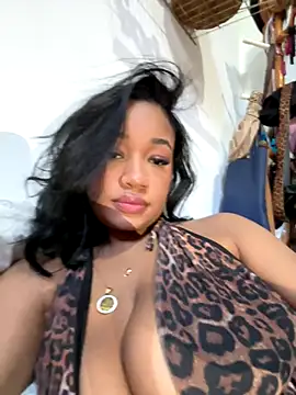 Snapshot of hillarymoreninha chatting on October 23, 2025, 6:50 pm hillarymoreninha online show from October 23, 2025, 6:50 pm