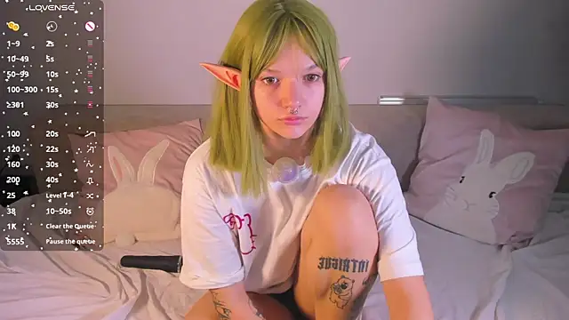 Molly Platt online show from October 6, 2025, 8:37 am