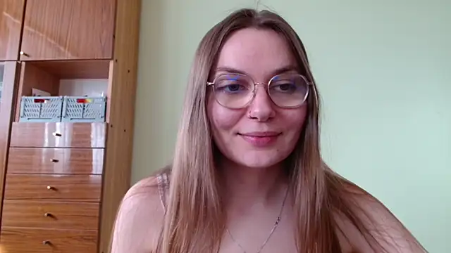 LooveELLYx online show from May 22, 2026, 2:26 pm