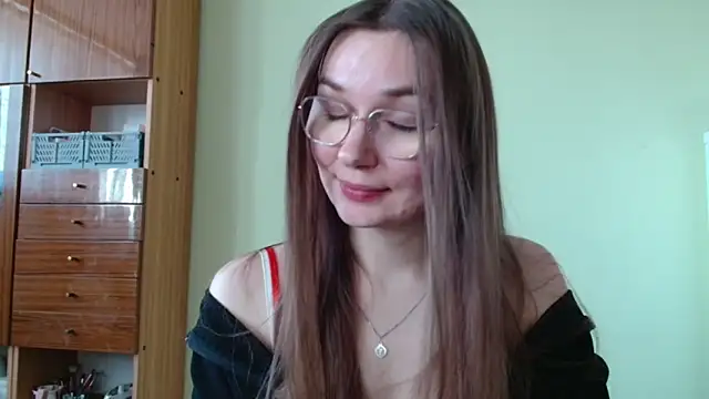 LooveELLYx online show from March 10, 2025, 12:17 pm