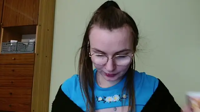 LooveELLYx online show from January 23, 2025, 3:43 pm