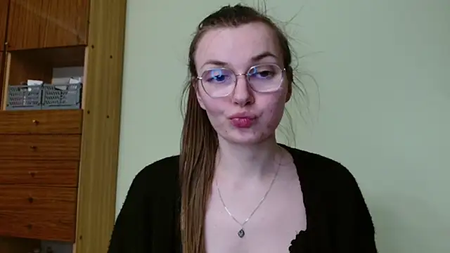 LooveELLYx online show from January 22, 2025, 5:49 pm