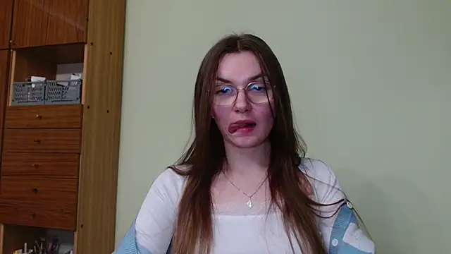 LooveELLYx online show from February 6, 2025, 6:13 pm