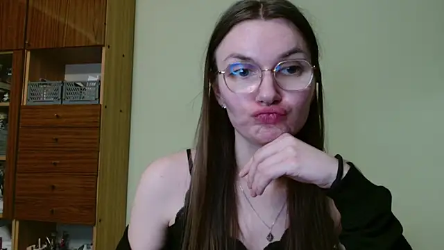 LooveELLYx online show from February 24, 2025, 5:53 pm
