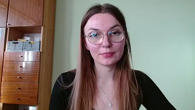 LooveELLYx online show from October 21, 2025, 1:43 pm