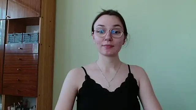 LooveELLYx online show from March 7, 2025, 7:52 am