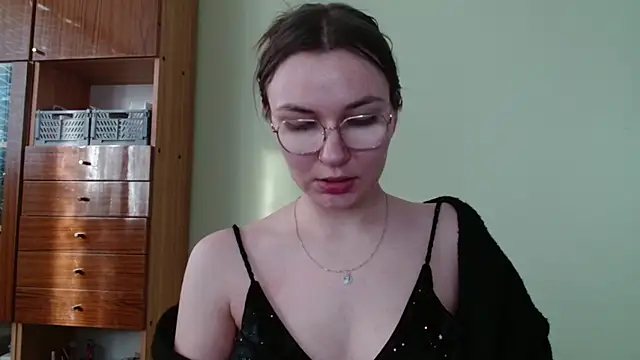 LooveELLYx online show from February 19, 2025, 2:33 pm