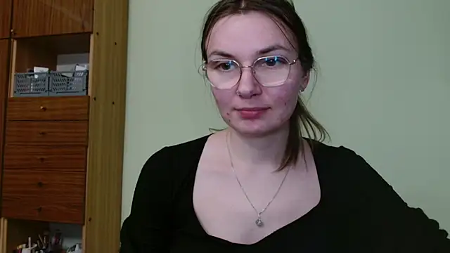 LooveELLYx online show from February 4, 2025, 6:17 pm