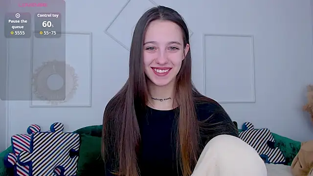 Snapshot of Little_cherryy__ chatting on September 29, 2025, 6:53 am Little cherryy online show from September 29, 2025, 6:53 am