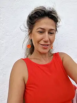 Snapshot of CelynaRoss chatting on October 13, 2025, 5:14 pm CelynaRoss online show from October 13, 2025, 5:14 pm