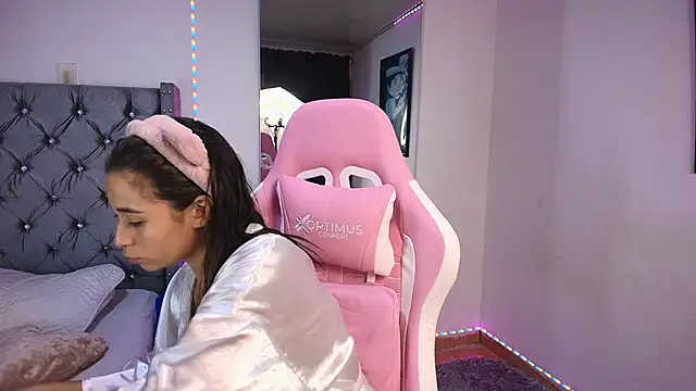 GraceWallace  online show from November 14, 2025, 4:05 am