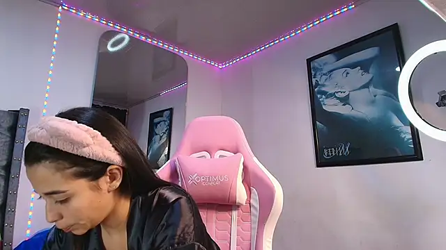 GraceWallace  online show from November 9, 2025, 12:25 am