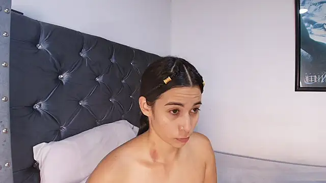 GraceWallace  online show from September 22, 2025, 11:55 pm