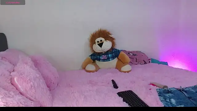 Snapshot of MichellMoon1 chatting on October 4, 2025, 8:21 pm MichellMoon1 online show from October 4, 2025, 8:21 pm