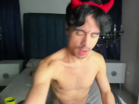 Snapshot of BryCams3 chatting on October 27, 2025, 3:29 am BryCams3 online show from October 27, 2025, 3:29 am