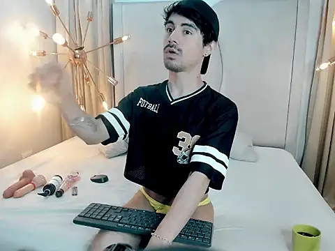 Snapshot of BryCams3 chatting on September 28, 2025, 3:46 am BryCams3 online show from September 28, 2025, 3:46 am