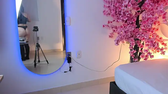 cristina gallardo online show from October 8, 2025, 12:28 pm