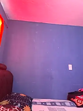 Hanna Kieran online show from November 14, 2025, 2:10 pm