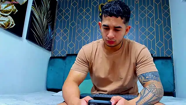 Snapshot of king_falconer chatting on September 20, 2025, 1:43 am king falconer online show from September 20, 2025, 1:43 am