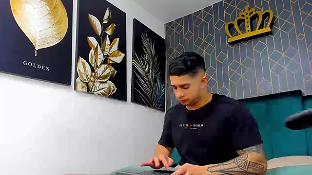 Snapshot of king_falconer chatting on October 8, 2025, 12:01 am king falconer online show from October 8, 2025, 12:01 am