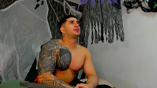 Snapshot of king_falconer chatting on October 30, 2025, 2:43 am king falconer online show from October 30, 2025, 2:43 am