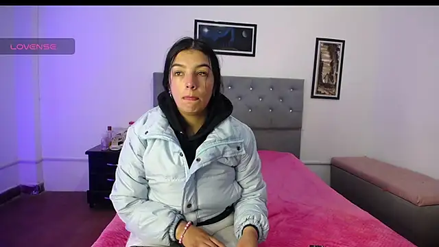 Snapshot of Esmeraldaa- chatting on September 18, 2025, 5:43 am Esmeraldaa- online show from September 18, 2025, 5:43 am