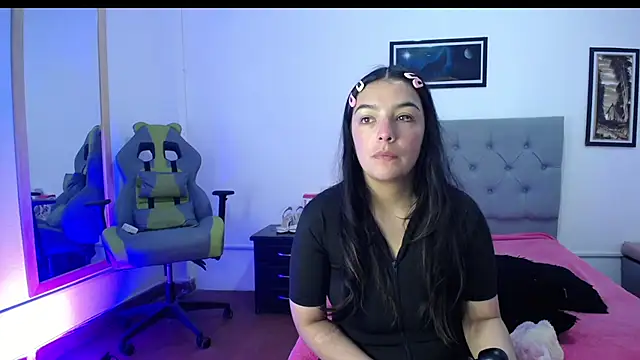 Snapshot of Esmeraldaa- chatting on September 24, 2025, 4:41 am Esmeraldaa- online show from September 24, 2025, 4:41 am