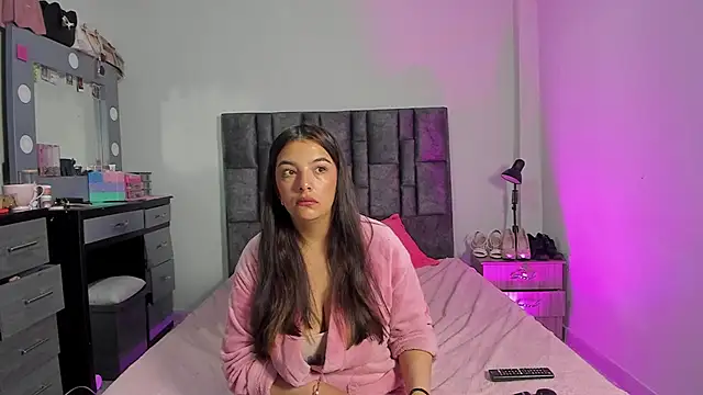 Esmeraldaa- online show from January 12, 2026, 6:53 am