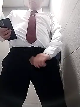 Snapshot of BigCristh79 chatting on October 11, 2025, 5:47 pm BigCristh79 online show from October 11, 2025, 5:47 pm