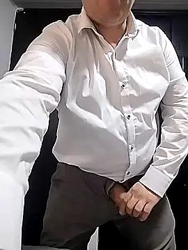 Snapshot of BigCristh79 chatting on October 16, 2025, 5:43 pm BigCristh79 online show from October 16, 2025, 5:43 pm