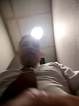 Snapshot of BigCristh79 chatting on October 31, 2025, 5:15 am BigCristh79 online show from October 31, 2025, 5:15 am