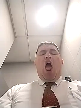 Snapshot of BigCristh79 chatting on November 3, 2025, 5:27 pm BigCristh79 online show from November 3, 2025, 5:27 pm