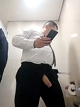 Snapshot of BigCristh79 chatting on October 12, 2025, 1:01 pm BigCristh79 online show from October 12, 2025, 1:01 pm