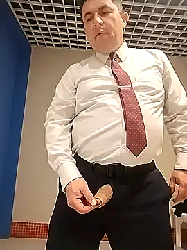 Snapshot of BigCristh79 chatting on October 4, 2025, 2:13 am BigCristh79 online show from October 4, 2025, 2:13 am