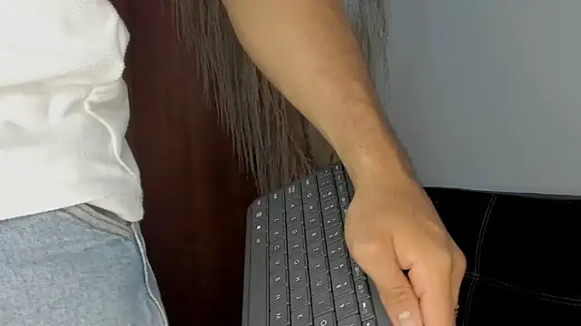 Snapshot of Evansdark1 chatting on September 26, 2025, 9:43 pm Evansdark1 online show from September 26, 2025, 9:43 pm