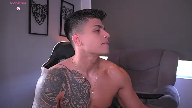 tyler muscle1 online show from November 11, 2025, 4:46 pm