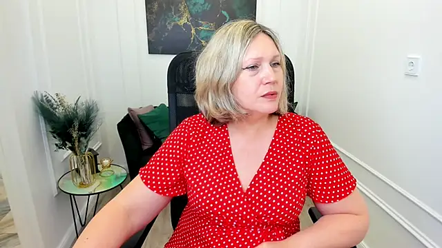 NinaStarle online show from June 1, 2026, 12:38 pm