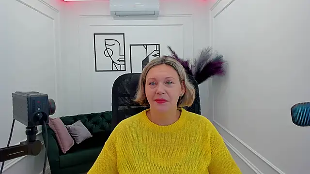 NinaStarle online show from October 10, 2025, 4:35 am