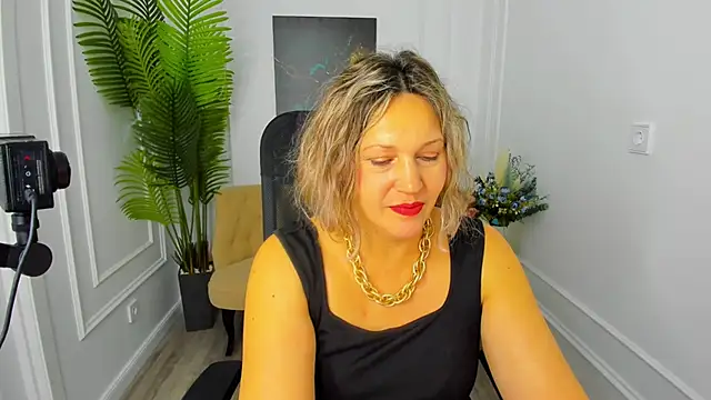 NinaStarle online show from November 13, 2025, 4:38 am