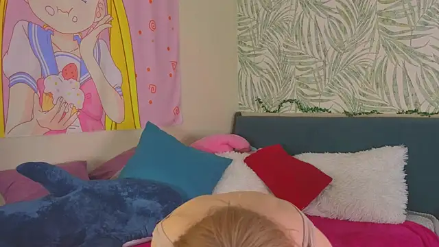 Snapshot of Alice_Pops chatting on October 1, 2025, 6:29 am Alice Pops online show from October 1, 2025, 6:29 am