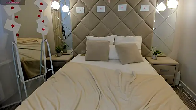 Snapshot of Chloee_White chatting on February 14, 2026, 9:42 am Chloee White online show from February 14, 2026, 9:42 am