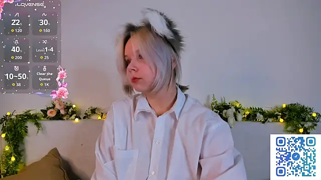 girlllsooft online show from October 23, 2025, 1:10 pm