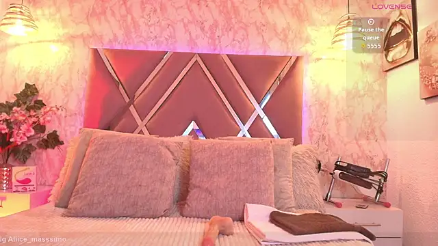 Snapshot of Aliice1_ chatting on October 4, 2025, 8:43 pm Aliice1 online show from October 4, 2025, 8:43 pm