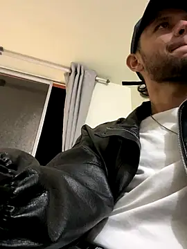 Snapshot of Michaell_Spinelly chatting on September 21, 2025, 3:11 am Michaell Spinelly online show from September 21, 2025, 3:11 am