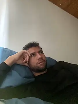 Snapshot of Michaell_Spinelly chatting on September 19, 2025, 2:54 pm Michaell Spinelly online show from September 19, 2025, 2:54 pm