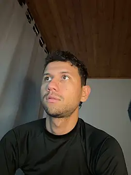 Snapshot of Michaell_Spinelly chatting on October 22, 2025, 7:24 pm Michaell Spinelly online show from October 22, 2025, 7:24 pm