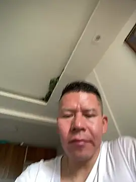 Snapshot of Manu0586 chatting on July 1, 2026, 1:11 pm Manu0586 online show from July 1, 2026, 1:11 pm